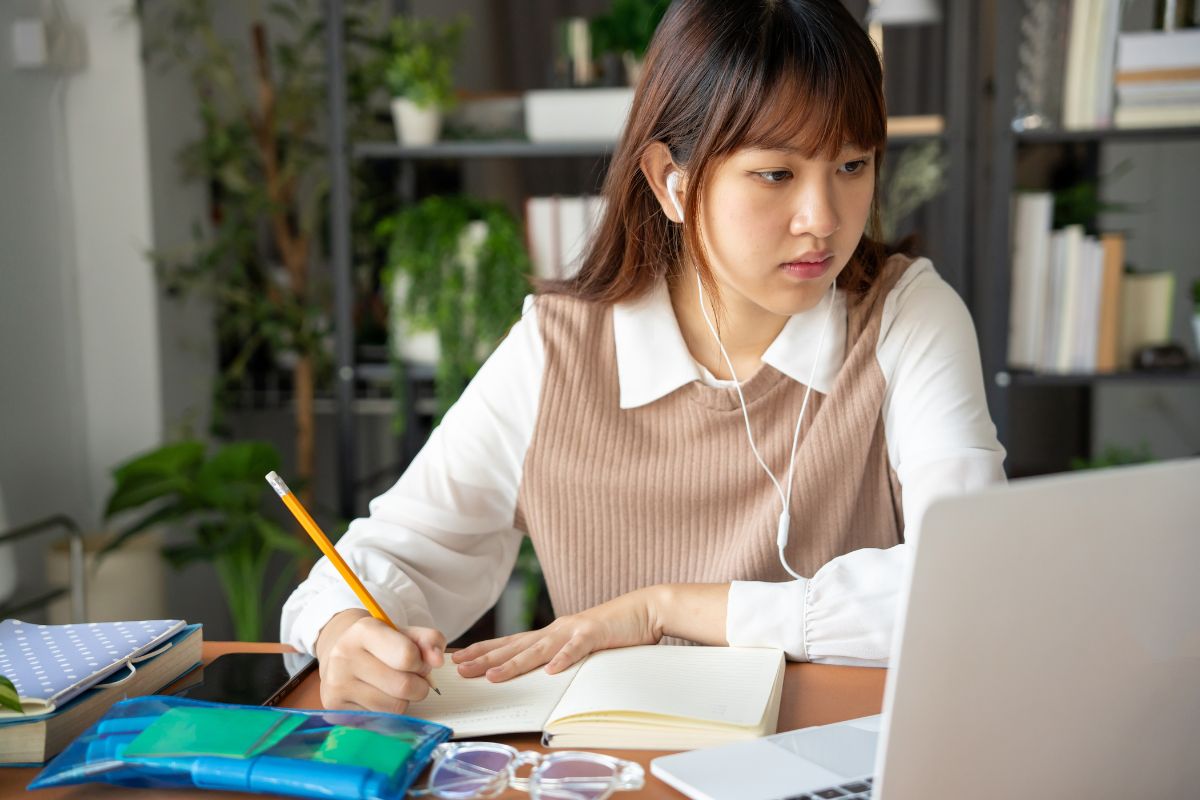 Lợi ích của việc tự học tiếng Nhật online miễn phí qua các trang web